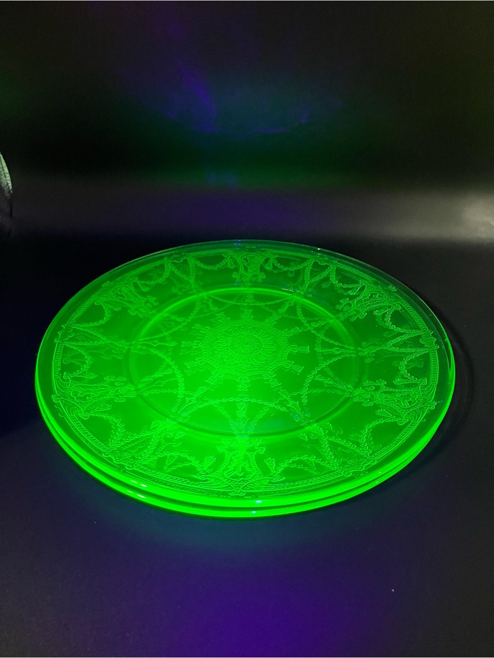 Anchor Hocking Green Uranium Vaseline Glass Ballerina Cameo Dinner Plate Pair